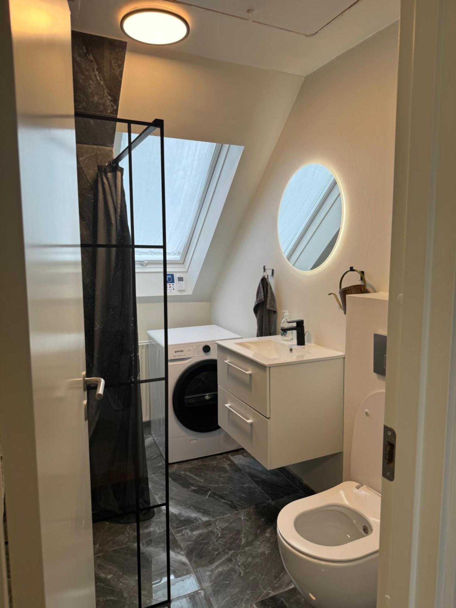 Apartamento The Nightingale - Top-equipped House In - Free Parking *